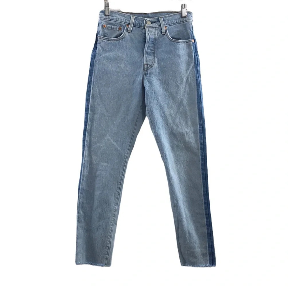 3/$20ā Leviās 501 Skinny Mom Jeans Womens 25x28 Light Wash Button Fly Premium
